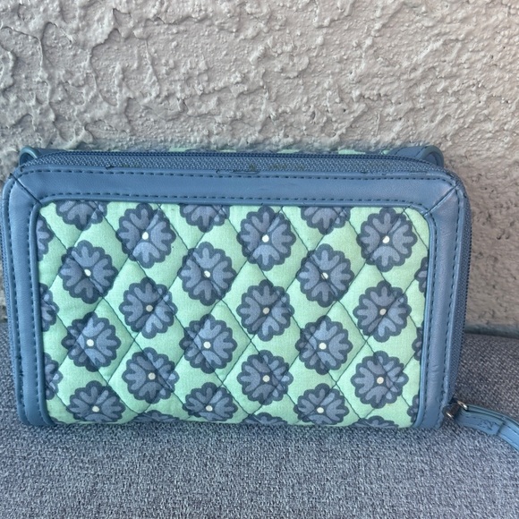 𝓿𝓔𝓡𝓐 𝓑𝓡𝓐𝓓𝓛𝓔𝓨 Floral Patterned Women's Wallet bundle (some callouts) - Picture 3 of 14